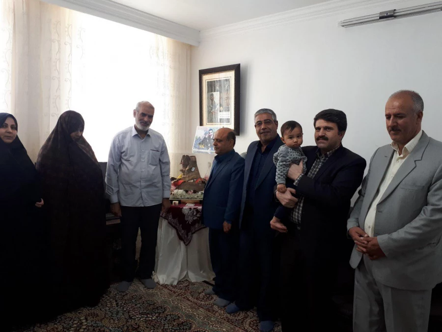 دیدار ریاست و همکاران دانشکده های فنی سبزوار با خانواده 
معزز شهید مدافع حرم مهدی موحدنیا در روز جانباز