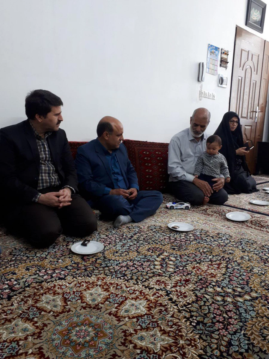 دیدار ریاست و همکاران دانشکده های فنی سبزوار با خانواده 
معزز شهید مدافع حرم مهدی موحدنیا در روز جانباز