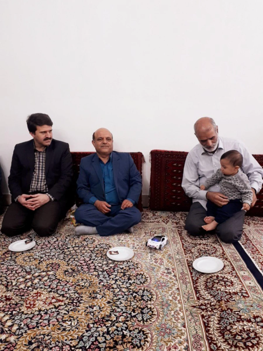 دیدار ریاست و همکاران دانشکده های فنی سبزوار با خانواده 
معزز شهید مدافع حرم مهدی موحدنیا در روز جانباز