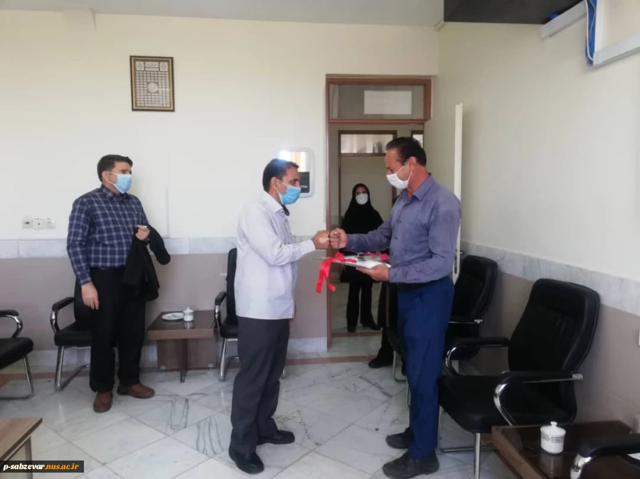 گرامیداشت هفته ی دولت و تجلیل از کارکنان دانشکده به مناسبت روز کارمند 10