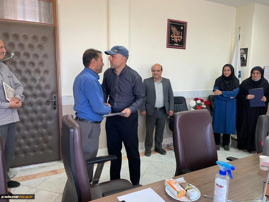 برگزاری جلسه تکریم و تجلیل از کارکنان نمونه دانشکده های فنی و حرفه ای سبزوار  6