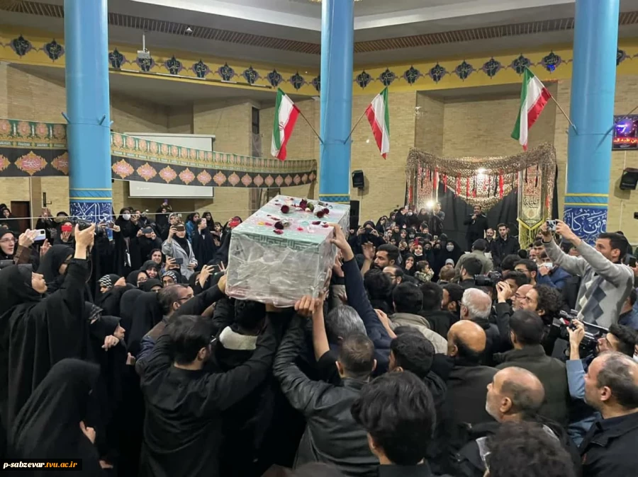 حضور ریاست محترم دانشکده های فنی و حرفه ای سبزوار جناب آقای دکتر خزاعی به همراه جمعی از مسئولین و دانشجویان دانشکده دریادواره شهدای دانشجوی سبزوار و آیین استقبال، وداع و تشییع پیکر شهید گمنام همگام با سایر دانشگاهیان دیار سربداران 
 2