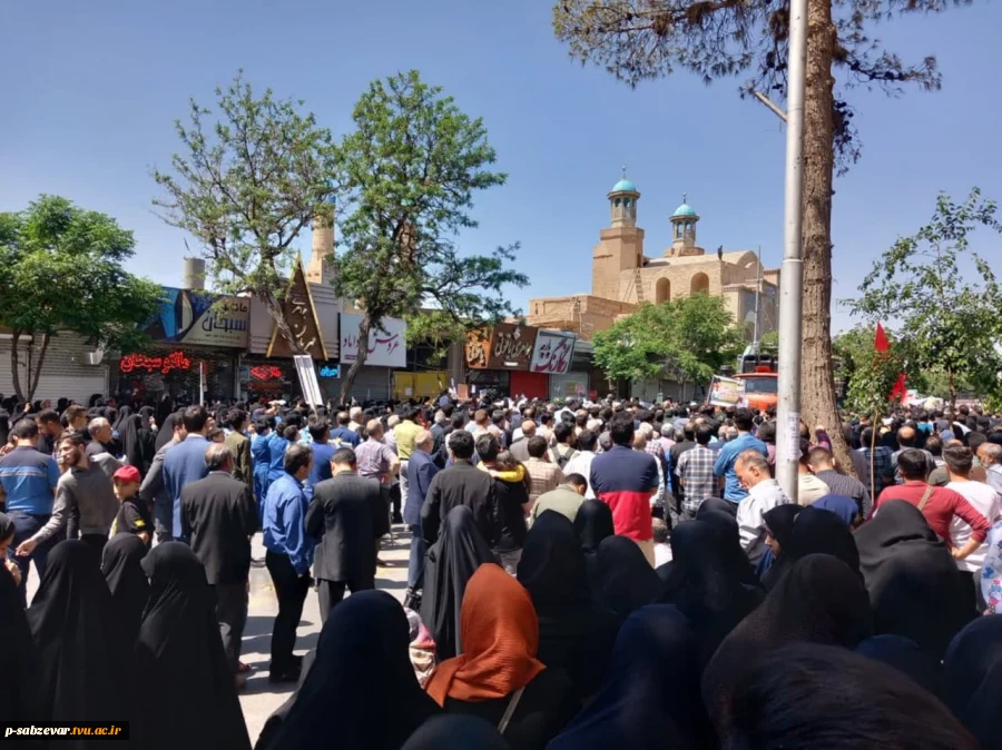 برگزاری مراسم تشییع و تدفین شهیدمدافع حریم حیا وعفت ، شهید غیرت باحضورخانواده های محترم شهدا و مردم شریف وشهیدپرور دیار سربداران وحضور ریاست ، کارکنان ،اساتید و دانشجویان دانشکده های فنی و حرفه ای سبزوار
 4