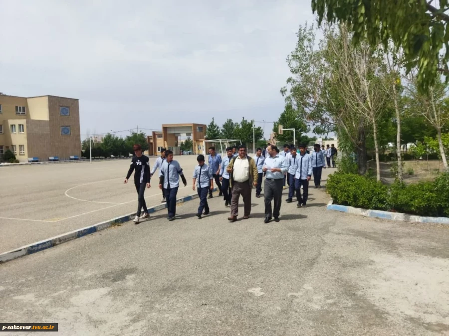بازدید جمعی از دانش آموزان هنرستانی از دانشکده فنی و حرفه ای امام خمینی (ره ) سبزوار به مناسبت هفته مشاغل  6