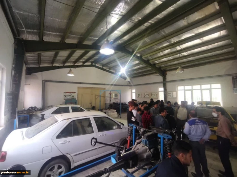 بازدید جمعی از دانش آموزان هنرستانی از دانشکده فنی و حرفه ای امام خمینی (ره ) سبزوار به مناسبت هفته مشاغل  9