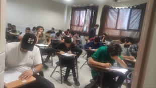 بازدید نماینده نظارت، ارزیابی و تضمین کیفیت دانشگاه فنی و حرفه ای از حوزه برگزاری امتحانات حضوری دانشکده های فنی و حرفه ای سبزوار

 7