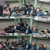 نشت صمیمی ریاست محترم دانشکده فنی  و حرفه ای و تعدادی از همکاران اداری با دانشجویان خوابگاههی در محل خوابگاه پسران سبزوار  2