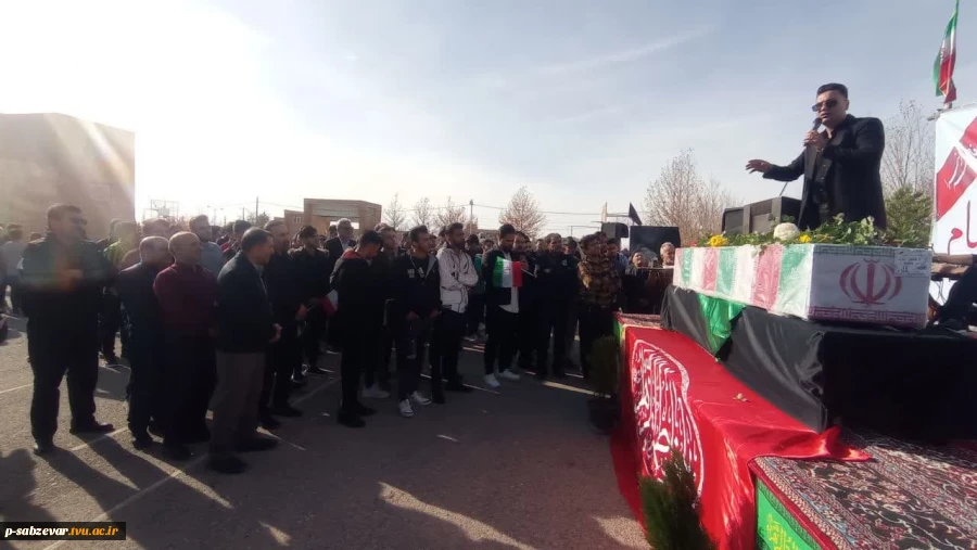 گزارش تصویری از مراسم وداع با شهید گمنام در آستانه سالروز شهادت حضرت فاطمه زهرا (س)
 8