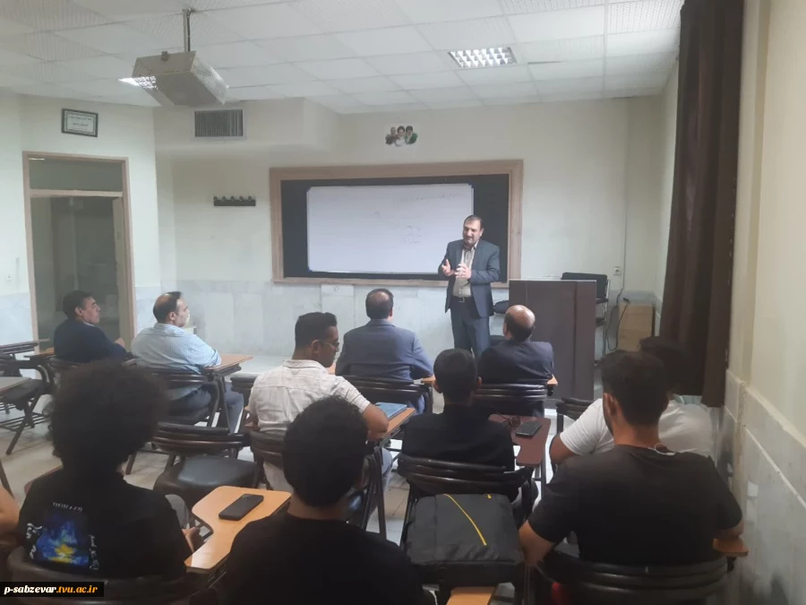 حضور کارآفرینان برتر شهرستان سبزوار در کلاس درس کارآفرینی و دیدار با دانشجویان 2